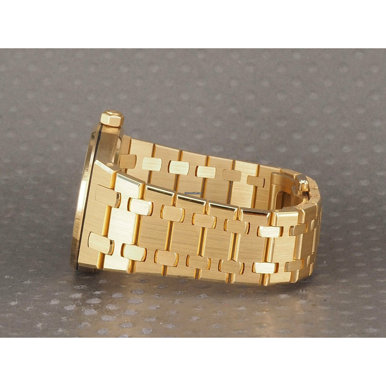AP Royal Oak Lady Gold