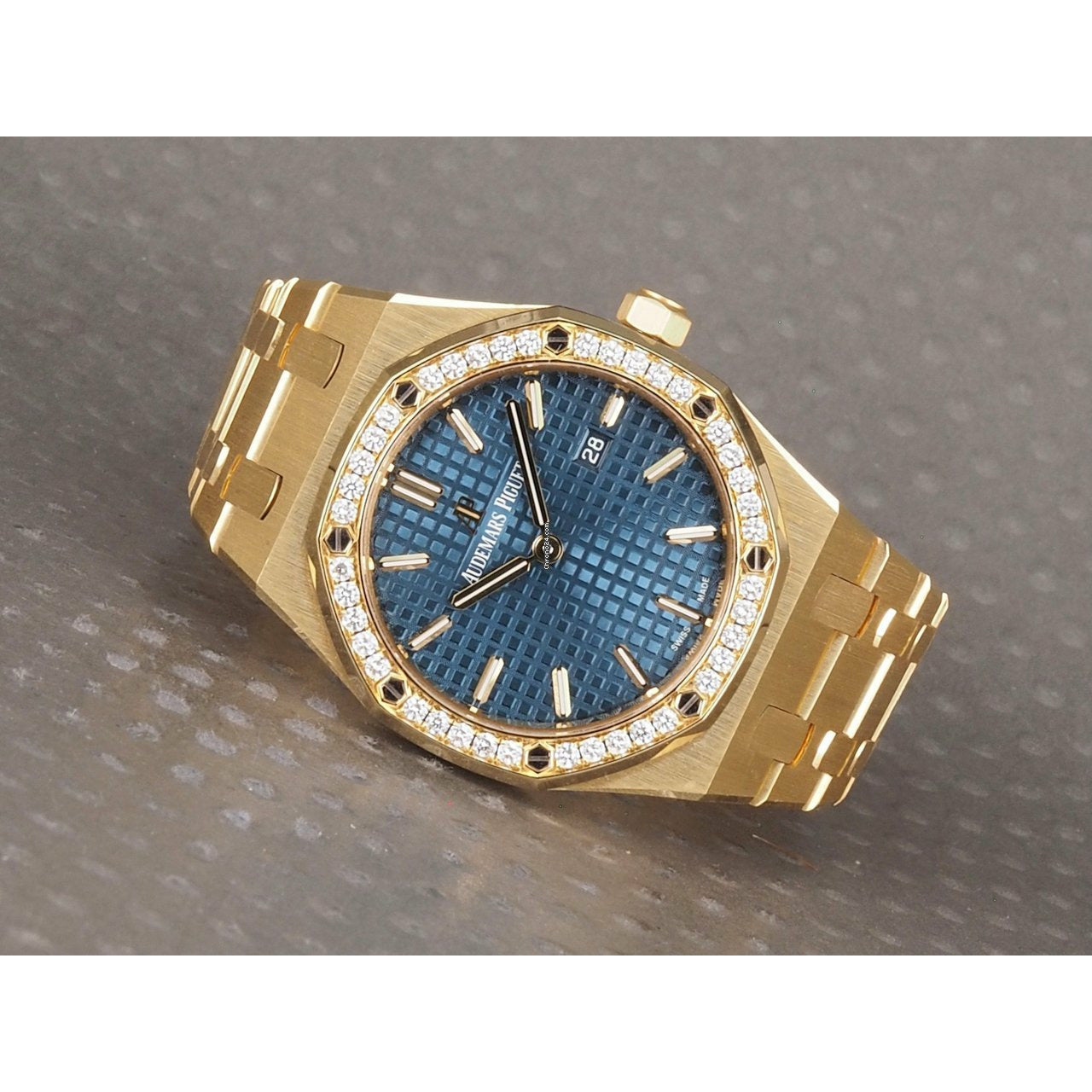 AP Royal Oak Lady Gold